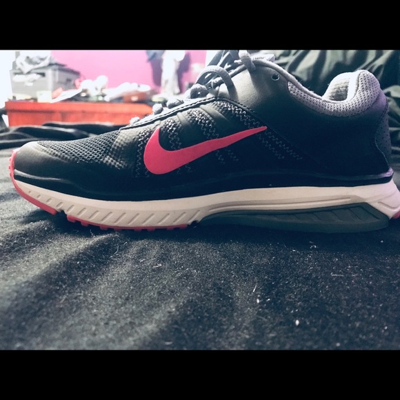 Nike women’s size 6 Nike Dart Athletic Shoes - Picture 7 of 7